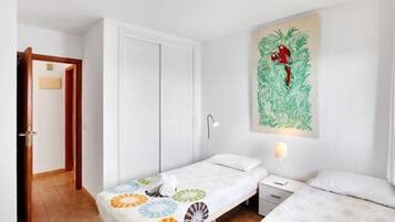 1 chambre, fer et planche à repasser, Wi-Fi gratuit, draps fournis