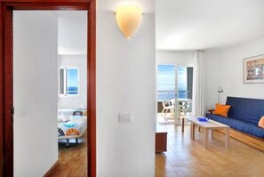 TV - Apartment 'Costa Isora Frontline ' with Sea View, Shared Pool & Wi-Fi (guia de isora)