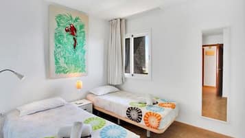 1 chambre, fer et planche à repasser, Wi-Fi gratuit, draps fournis