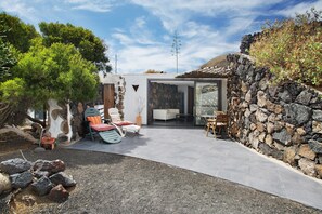Terrace/patio - 'La Bodeguita House' with Sea Views, Private Terrace and Wi-Fi (Haría)