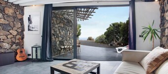 La Bodeguita - House on a Volcano with a Guitar