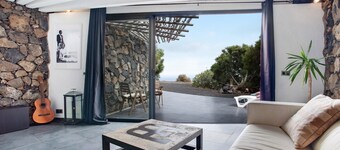 'La Bodeguita House' mit Meerblick, privater Terrasse und WLAN