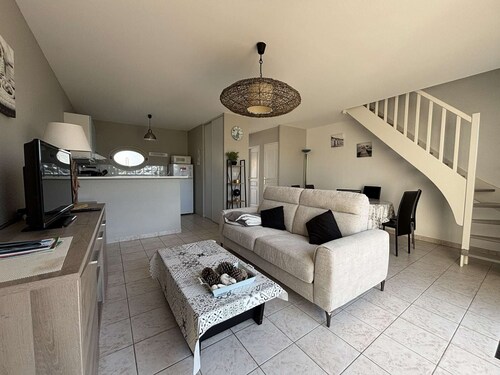 Modern house in Saint-Pierre-d'Oléron with garden, near port and beaches, sleeps 4