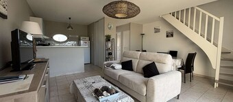 Modern house in Saint-Pierre-d'Oléron with garden, near port and beaches, sleeps 4