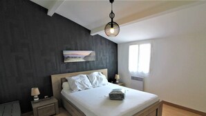 2 bedrooms, free WiFi - Modern house in Saint-Pierre-d'Oléron with garden, near port and beaches, sleeps 4 (Saint-Pierre-d'Oléron)