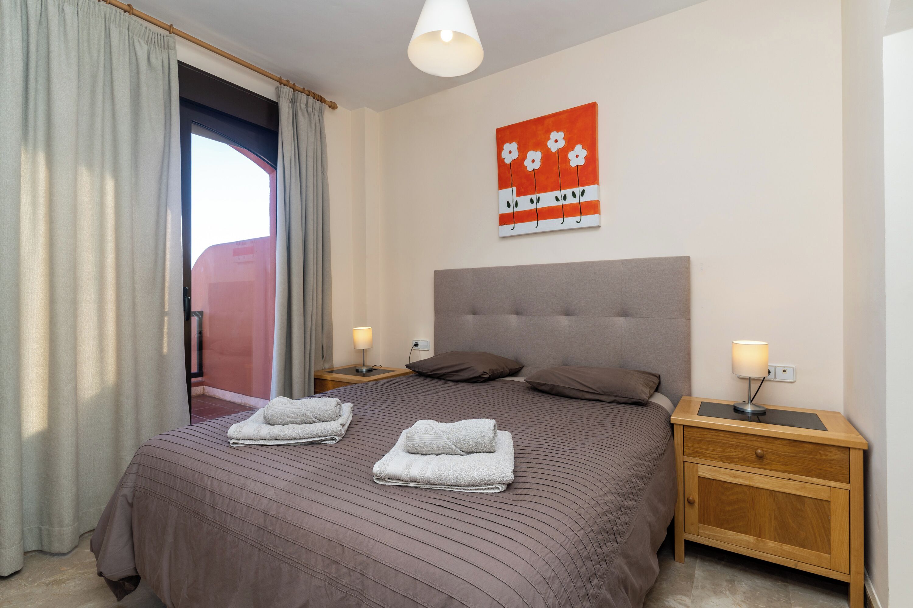 3 slaapkamers, een strijkplank/strijkijzer, gratis wifi, beddengoed