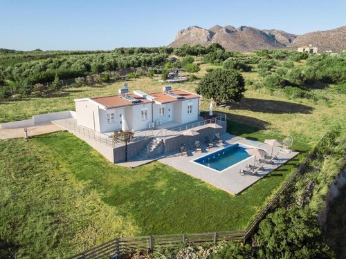 Deatached apartment with shared pool in Tersanas Chania 2 minutes from the beach
