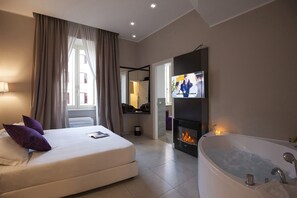 Habitación clásica doble | Ropa de cama de alta calidad, edredones de plumas, minibar y caja fuerte