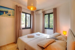 3 bedrooms, iron/ironing board, travel cot, free WiFi
