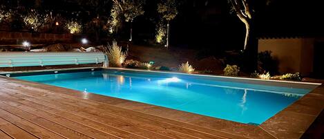 Outdoor pool, a heated pool