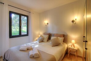 3 chambres, fer et planche à repasser, lit parapluie, Wi-Fi gratuit