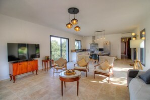 TV connectée, lecteur de DVD, chaîne hi-fi