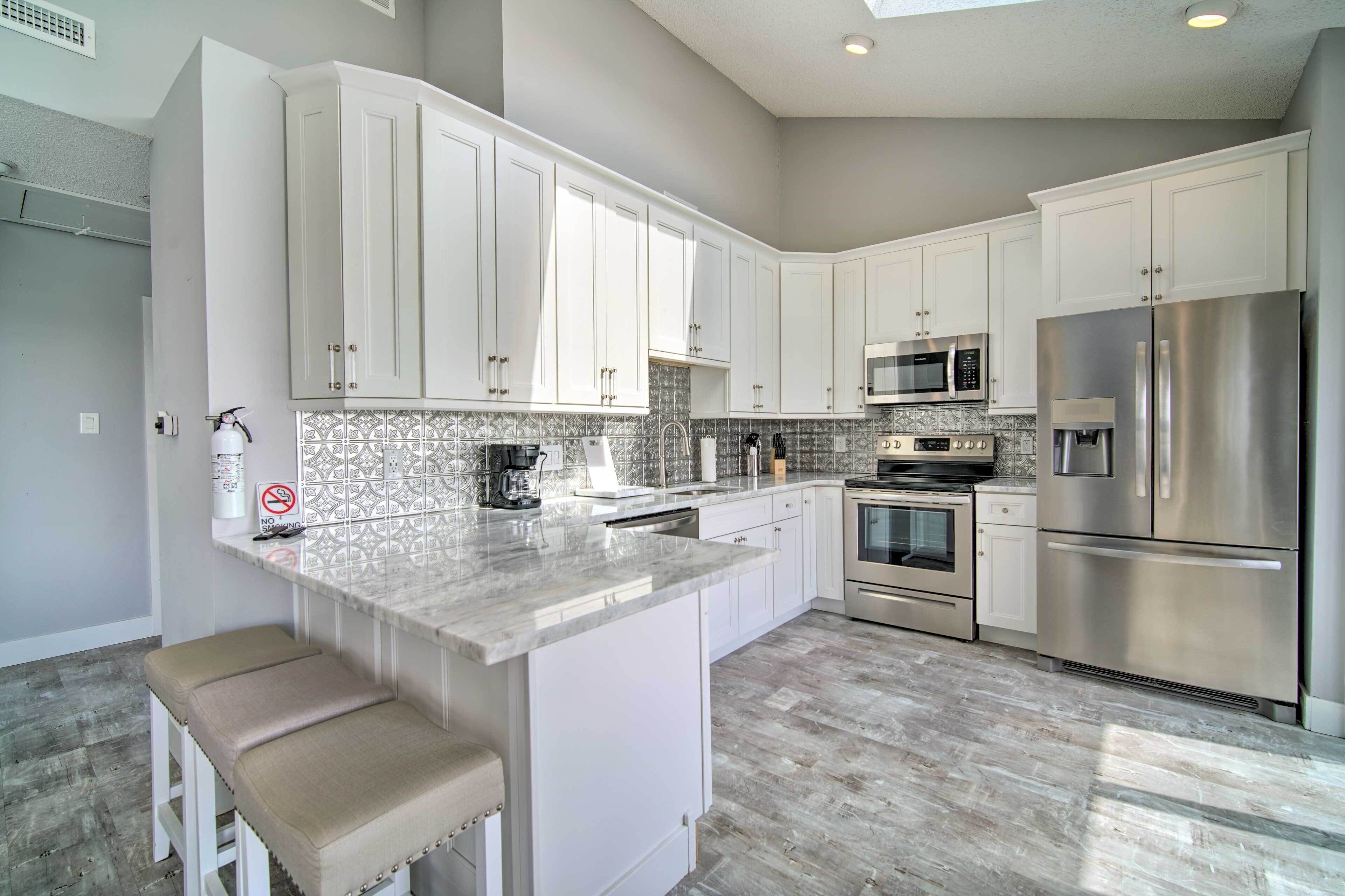 Condo w/ Bay Views ~ 5 Mi to Atlantic City!