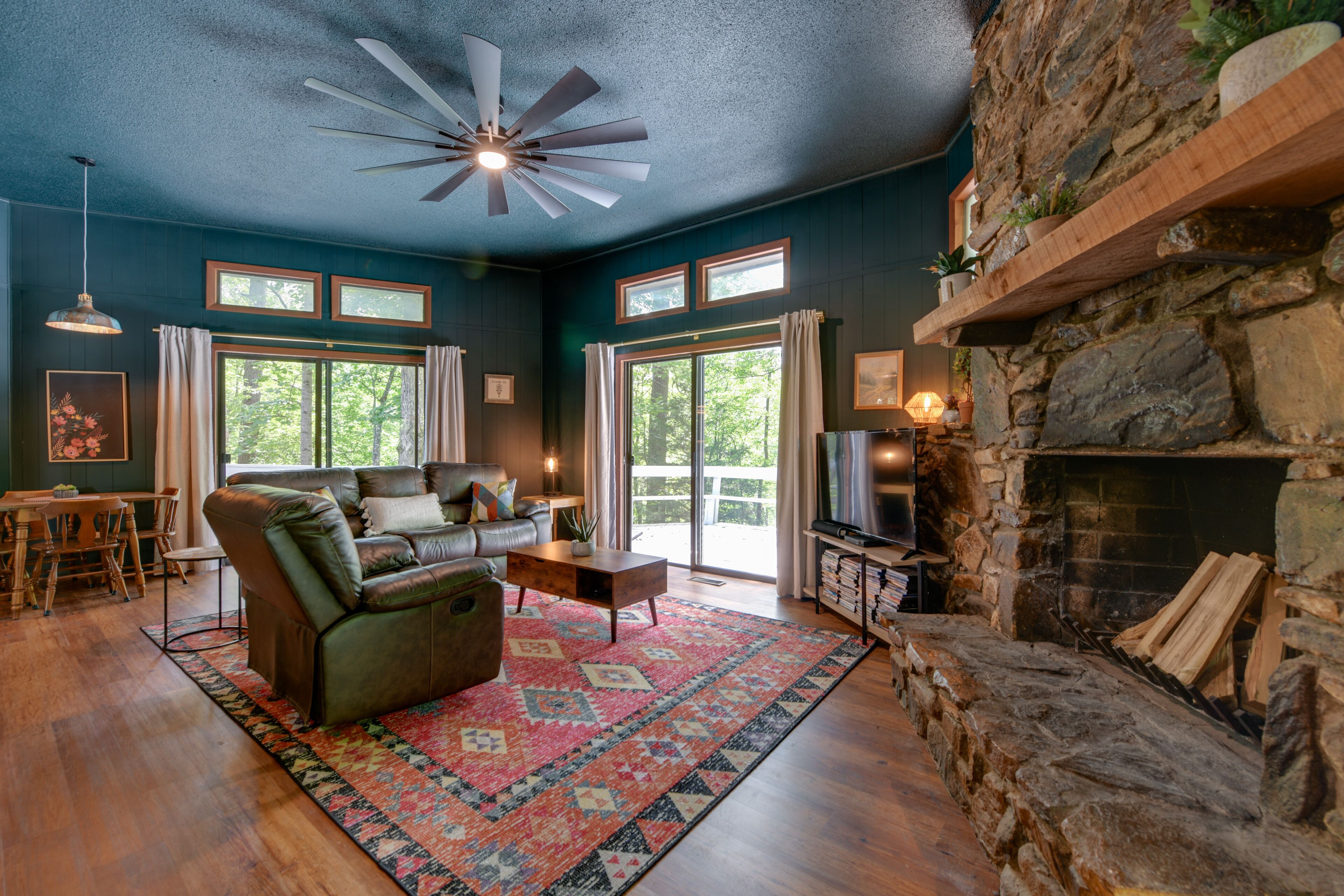 Pet-Friendly Cabin - 1 Mi From Fontana Lake!