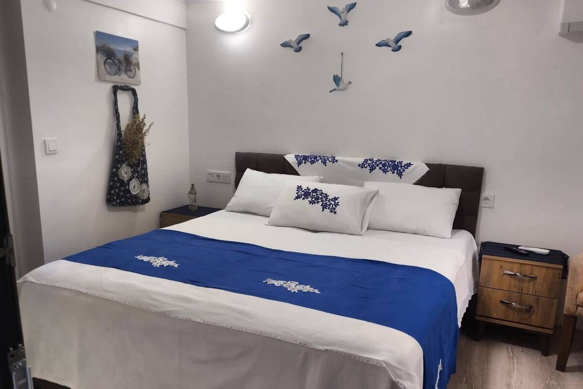 Minibar, desk, laptop workspace, blackout curtains