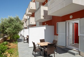 Premium Twin Room | Free WiFi, bed sheets