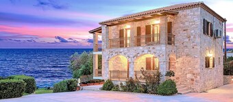 Psarou Beach House in Psarou