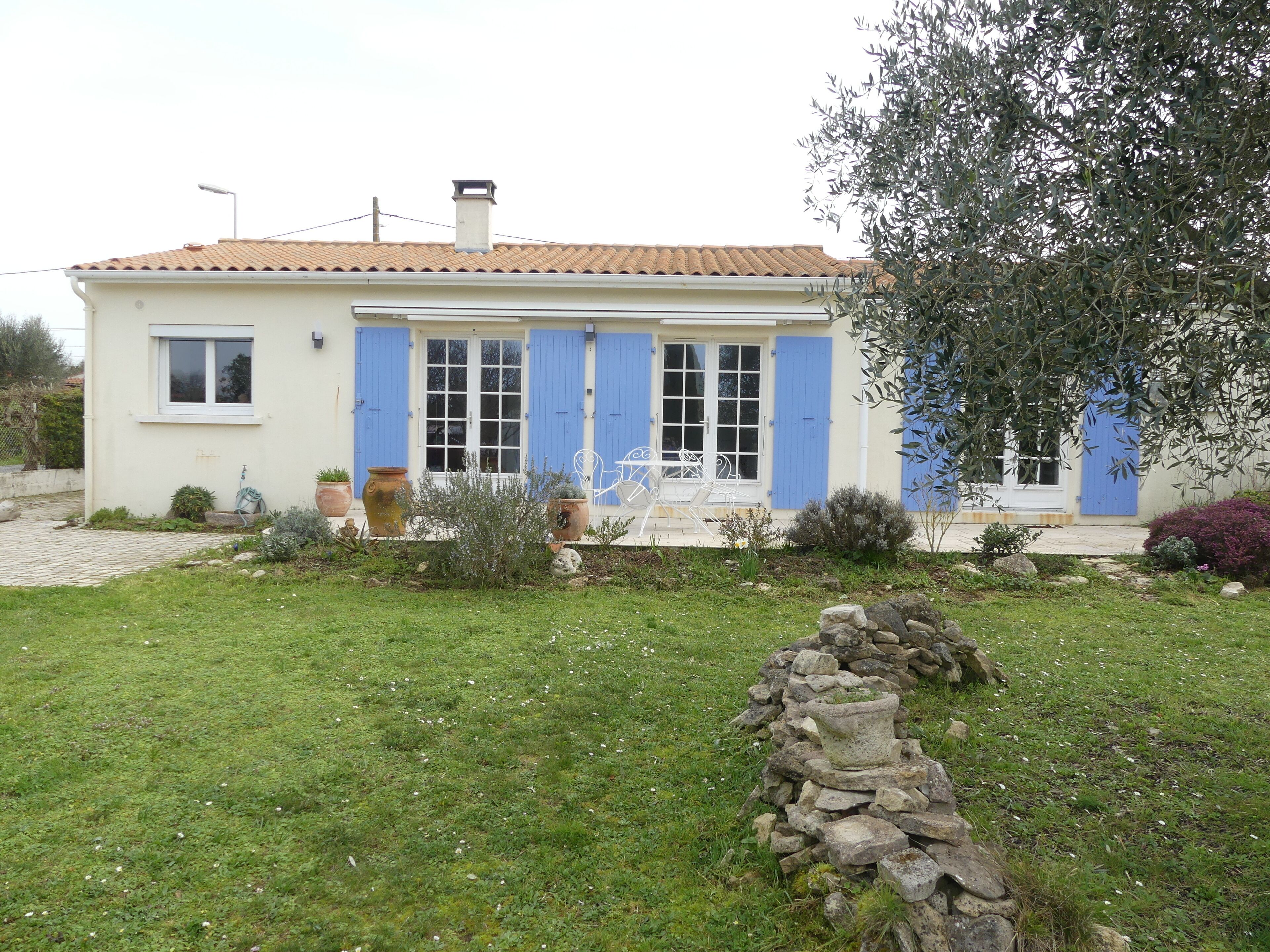 Bright house on large fenced garden not overlooked