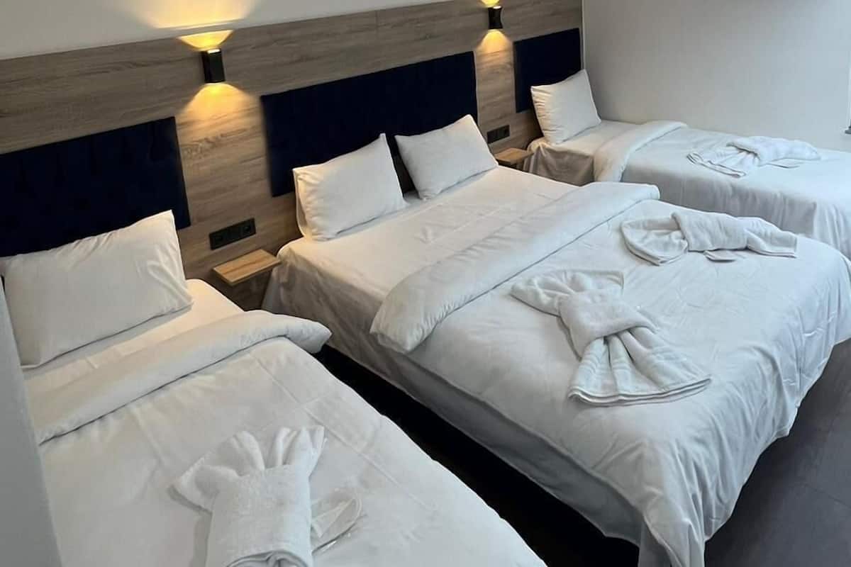 Deluxe-Vierbettzimmer | 2 Schlafzimmer, Schreibtisch, Verdunkelungsvorhänge