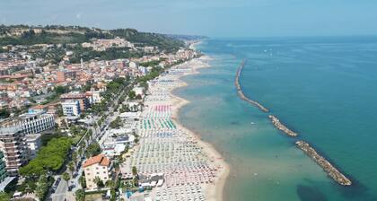 BLUE HOUSE, BEAUTIFUL and COMFORTABLE HOUSE 2 steps from the sea.