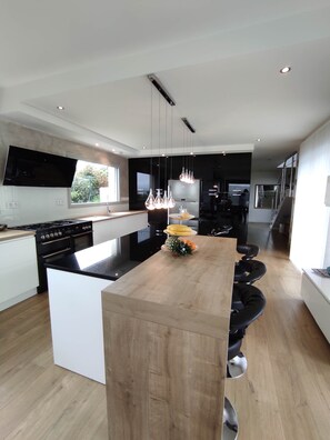 Dining - Exceptional villa with swimming pool, spa, view in the middle of the vineyards (Theizé)