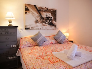 2 Schlafzimmer, Bügeleisen/Bügelbrett, Bettwäsche