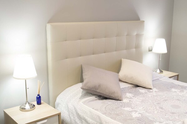 2 slaapkamers, een strijkplank/strijkijzer, reisbedje, gratis wifi