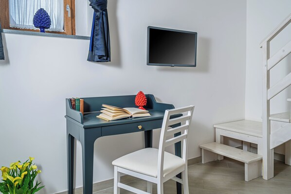 Unclassified image, 1 of 43, button