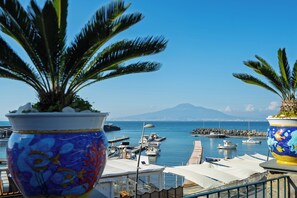 Unclassified image, 2 of 43, button