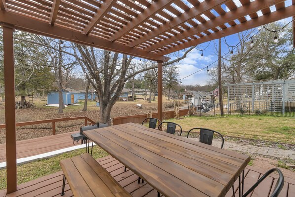 Outdoor dining