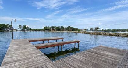 New!!! Entire beautiful lake house on a quiet cove