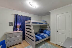 4 bedrooms, desk, iron/ironing board, travel crib