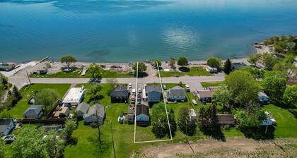 Lake Front Retreat with boat access and private beach