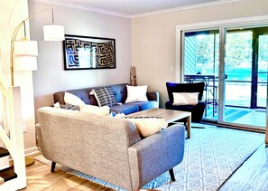 Smart TV, fireplace, streaming services