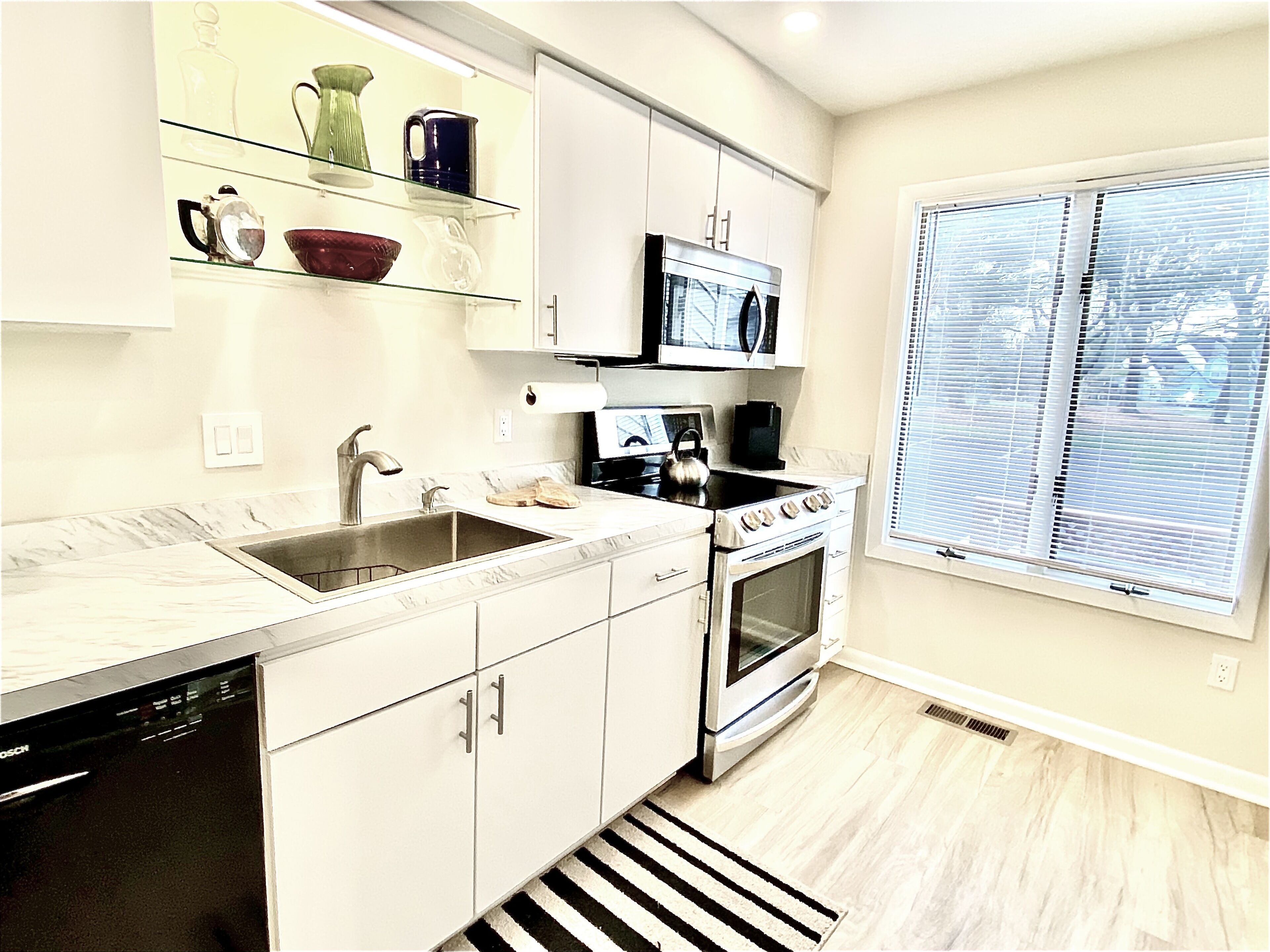 Spacious 3-Level Townhouse w/ 3 Community Pools, Tennis & Parking Pass for Rehoboth Beach