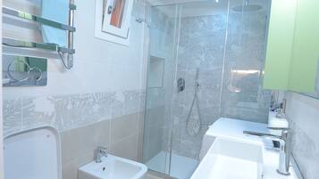 Comfort Studio | Bathroom