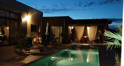 A10 minutes de Bergerac, villa contemporaine dans le vignoble de Monbazillac