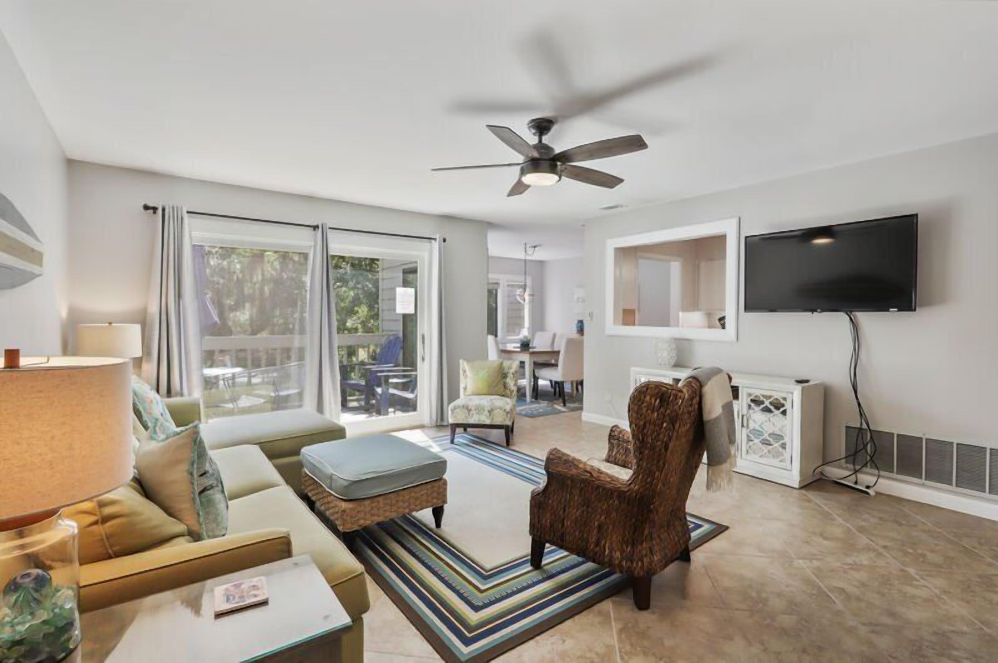 Updated luxury condo near Harbourtown in Sea Pines Resort World Class amenities & Beach access