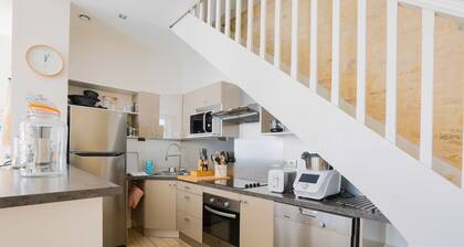 Duplex avec cour - 500 m du port