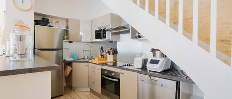 Fridge, microwave, oven, dishwasher