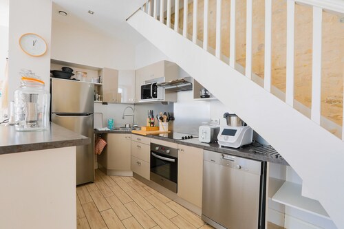 Duplex avec cour - 500 m du port