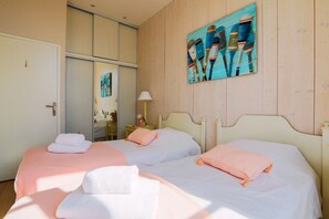 3 chambres, fer et planche à repasser, accès au Wi-Fi (inclus)