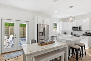 Fridge, microwave, oven, stovetop - 3 bed/2 bath Pup-friendly Cottage  with a pool! (Saint Simons Island)