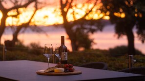 Outdoor dining - Mariners One - 1/39 Victoria Parade (Nelson Bay)