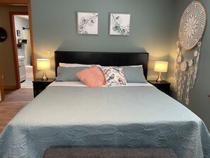 3 slaapkamers, een strijkplank/strijkijzer, gratis wifi, beddengoed