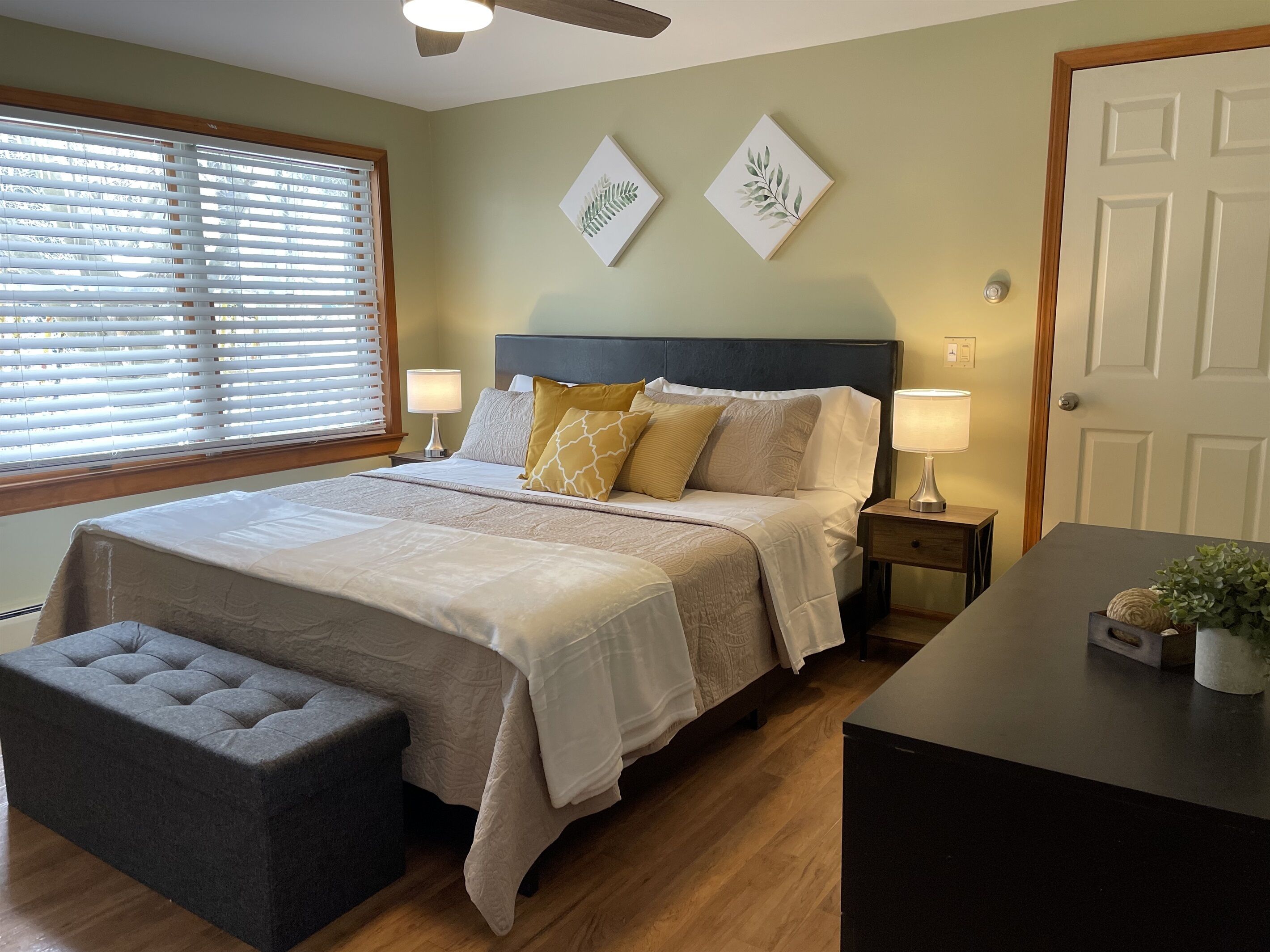 Riverhouse NEW renovation, riverfront, game rm, fishing, swimming, paddle sports