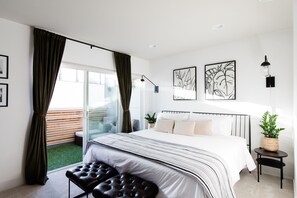 3 bedrooms, iron/ironing board, travel cot, WiFi - Exquisite views & property! Incredible 3 story + rooftop is waiting for you! (Seattle)