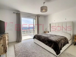4 Schlafzimmer, Schreibtisch, Bügeleisen/Bügelbrett, Reisekinderbett