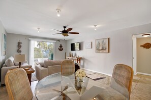 Interior - Dunedin Causeway Honeymoon Caladesi Island 1/1 Pool 211 (Dunedin)