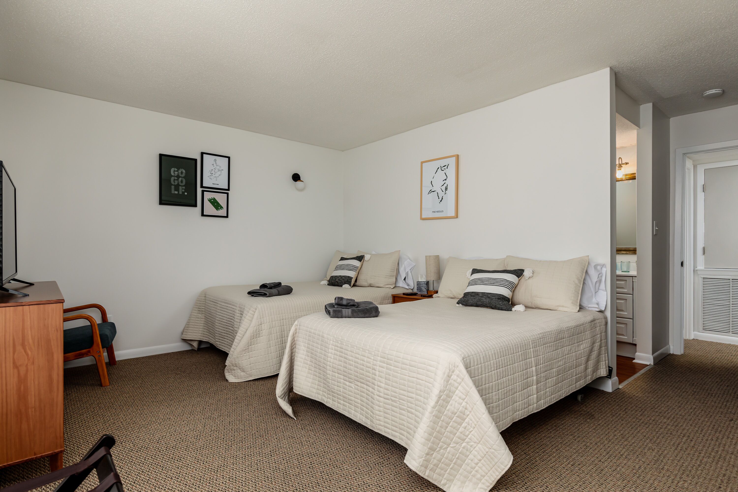 5 minute walk to Pinehurst Resort - Perfect 2BR Condo for buddies golf trip